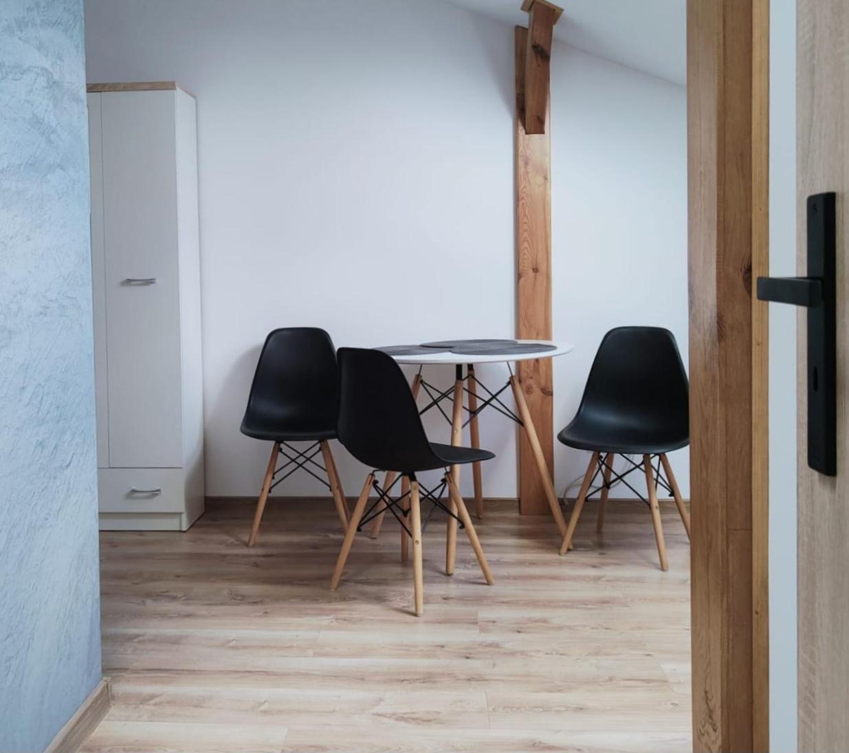 Osiedlove Poddasze Jędrzejów Exterior foto