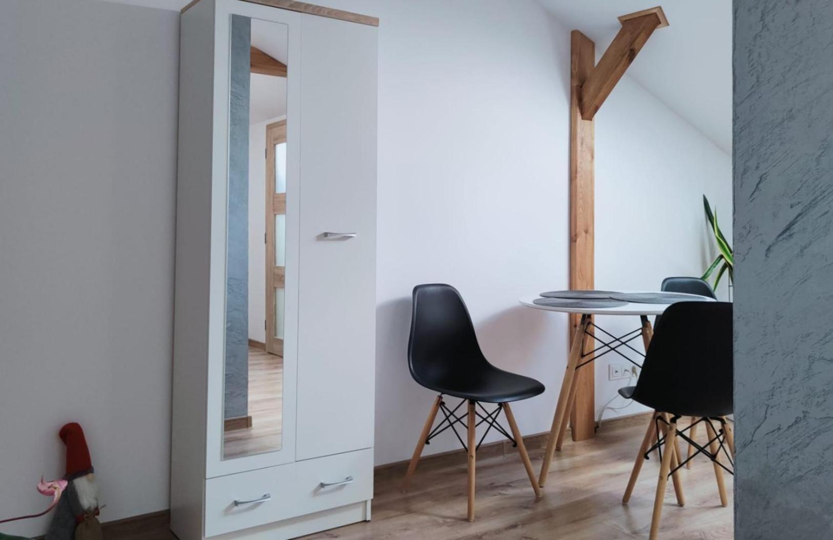 Osiedlove Poddasze Jędrzejów Exterior foto